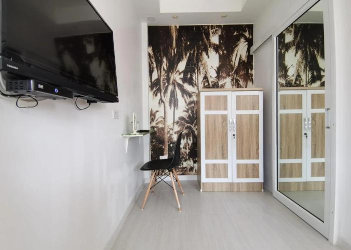 1715 House - White Rhino