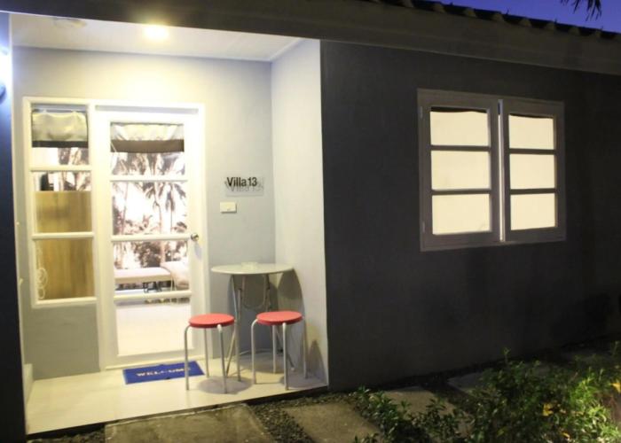 1715 House - White Rhino