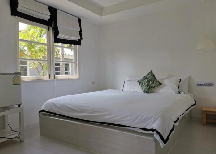 1715 House - White Rhino