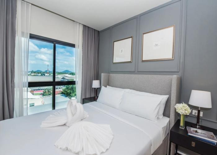 Dlux Condominium