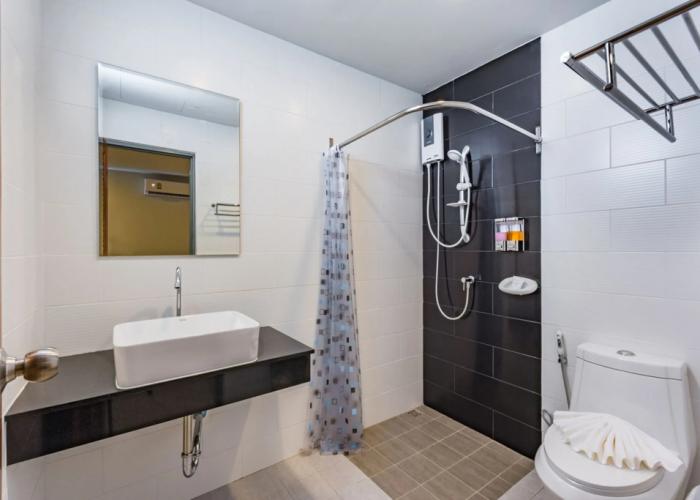 Phuket Marine Poshtel (SHA Plus+)