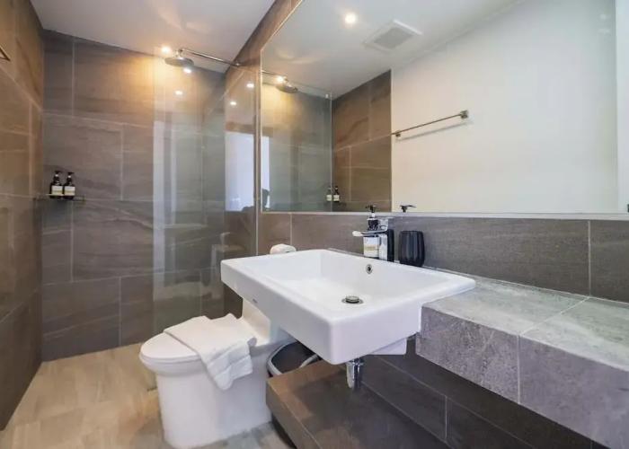 Modern Condo near the Beach - NV5