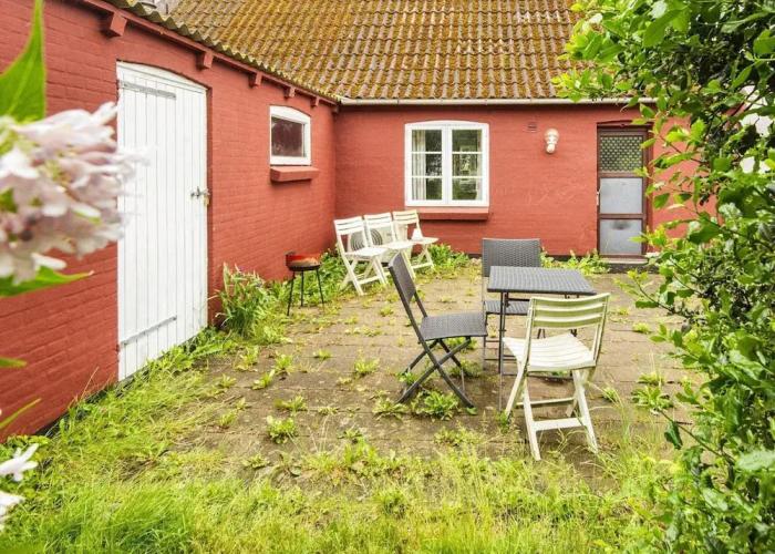 6 Person Holiday Home in Bredebro