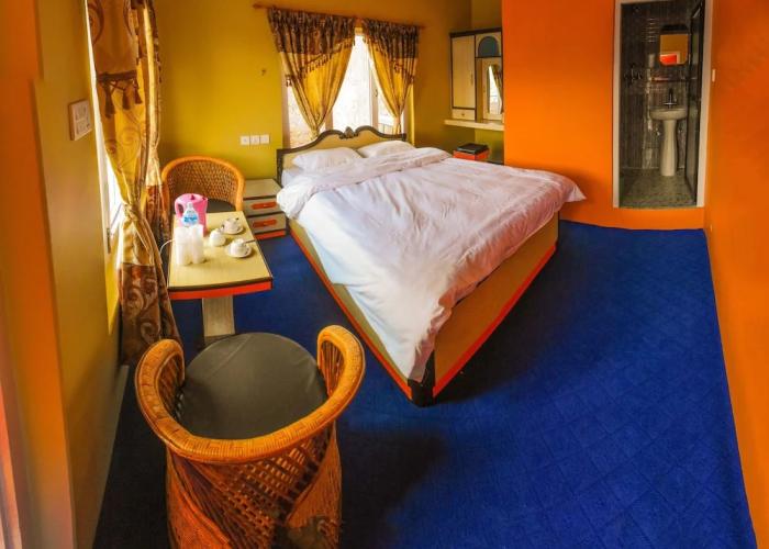 Hotel Seven Lake Paradise
