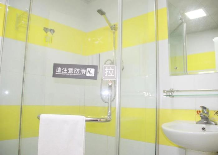7 Days Inn Changji Dong Fang Plaza Branch