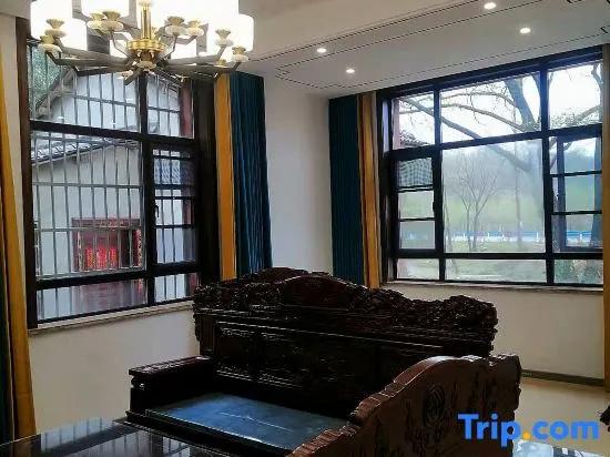Xinyang Mountain B&B