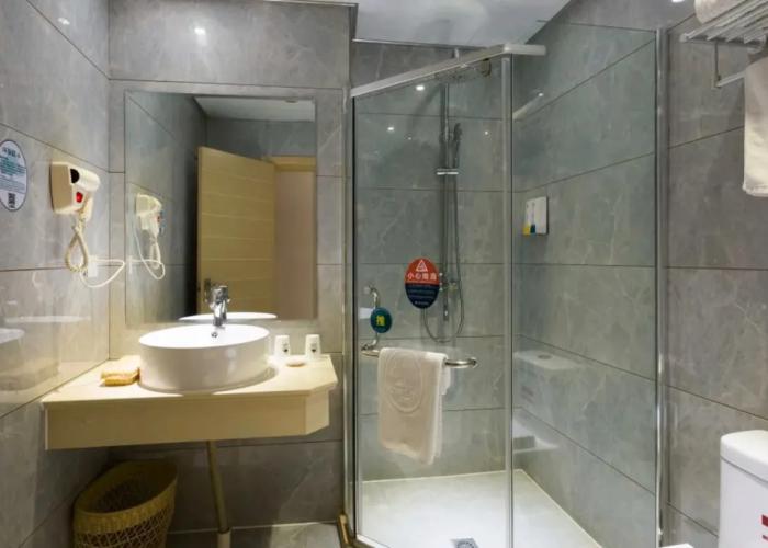 GreenTree Inn Jiangxi Yingtan Railway Station Square Business Hotel