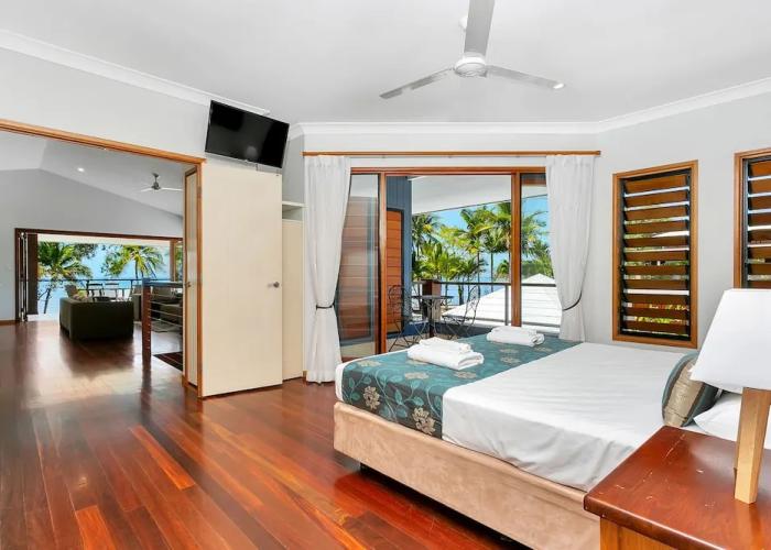 Reeflections Beachfront Holiday House