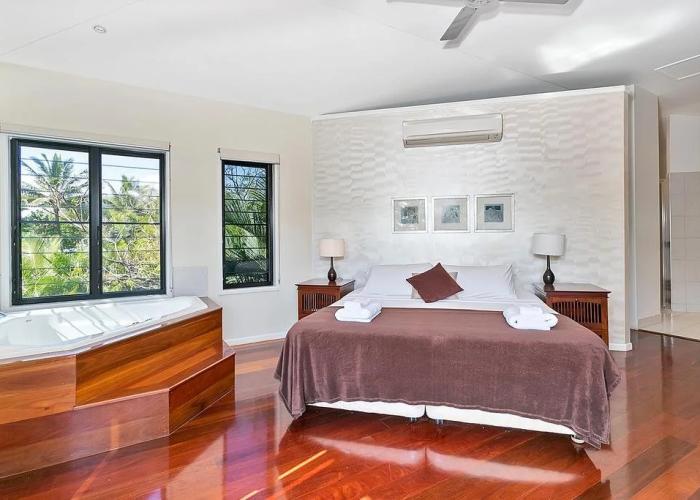 Reeflections Beachfront Holiday House