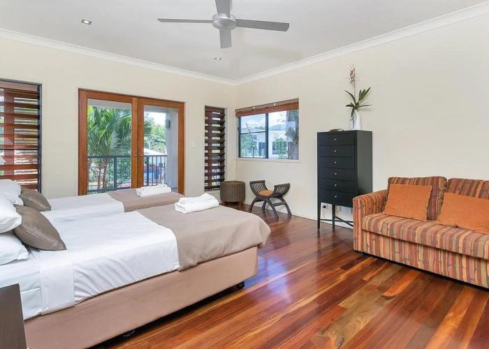 Reeflections Beachfront Holiday House