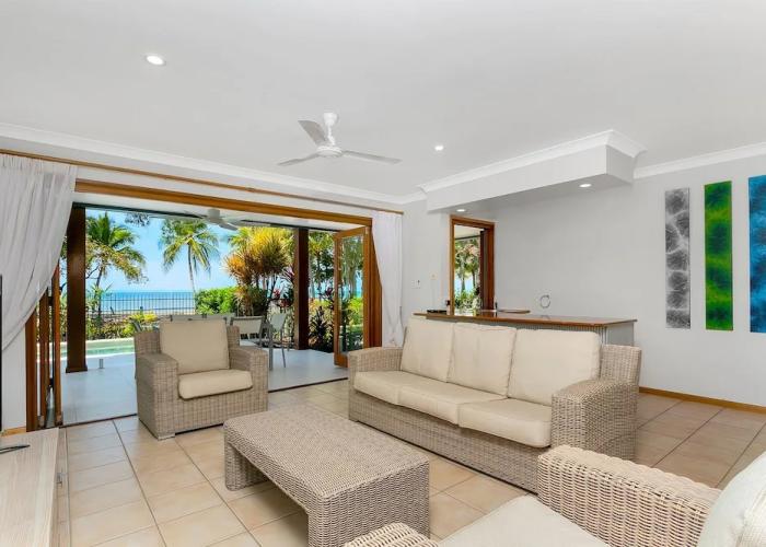 Reeflections Beachfront Holiday House