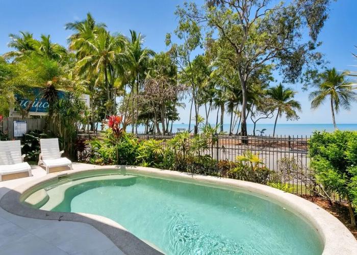 Reeflections Beachfront Holiday House