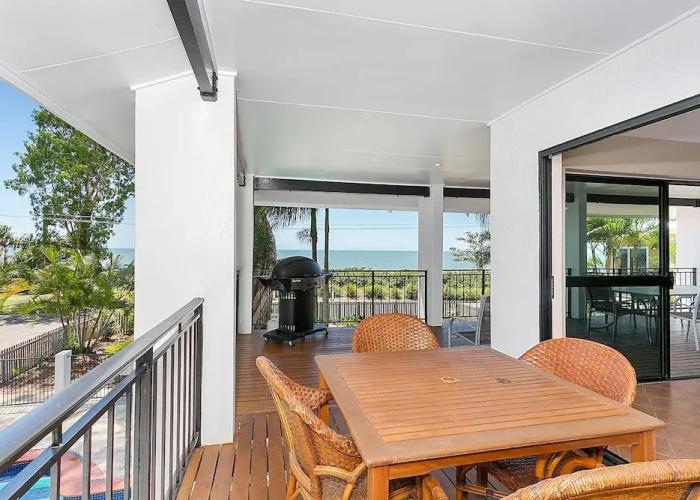 Dolce Vita Beachfront Holiday House