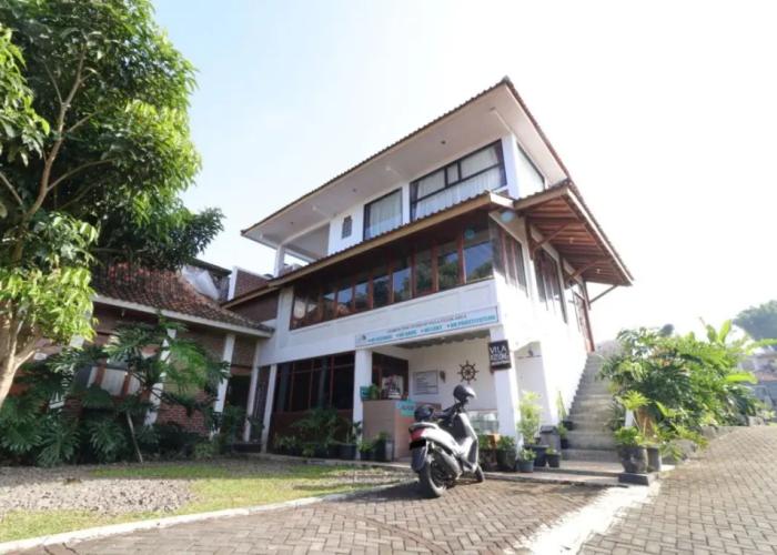Lembur Incu Syariah Villa by ZUZU