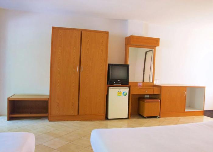 Sichang Shine Khao Resort