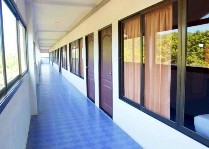 Sichang Shine Khao Resort