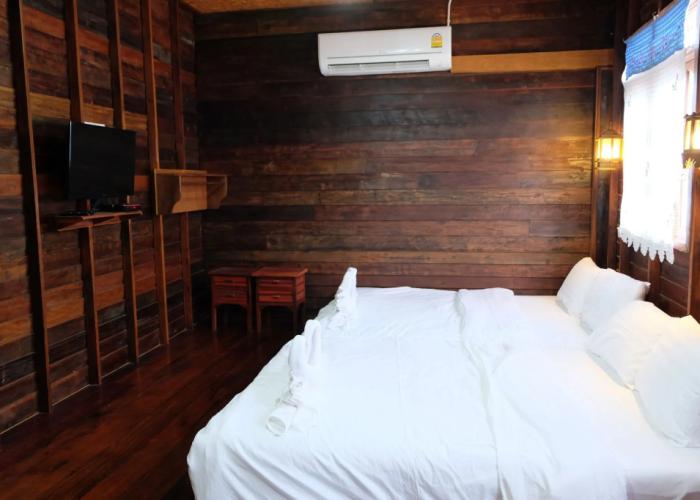 Baan Kun Tuad Ko Si Chang