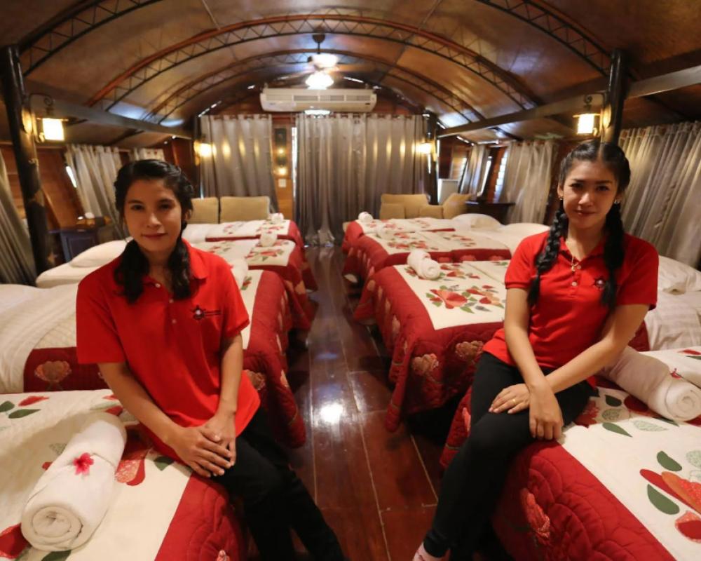 Kaengkrachan Boathouse Paradise Resort