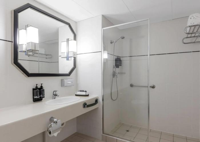 Ramada by Wyndham Diplomat Canberra