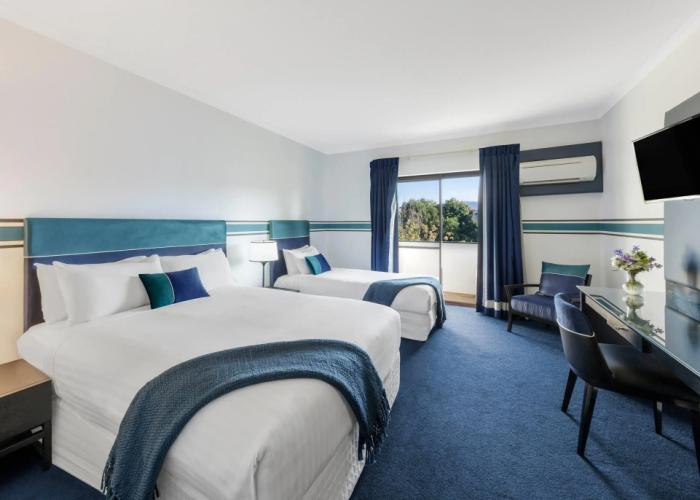 Ramada by Wyndham Diplomat Canberra
