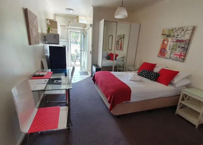 Griffith Studio Canberra - free parking