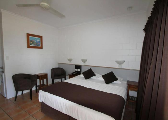 The Colonial Rose Motel