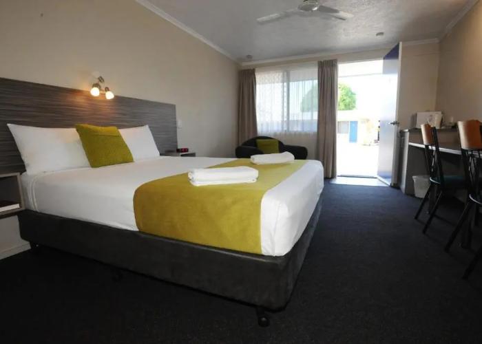Shoredrive Motel