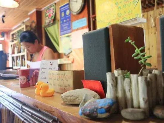 Dragon's Den Hostel
