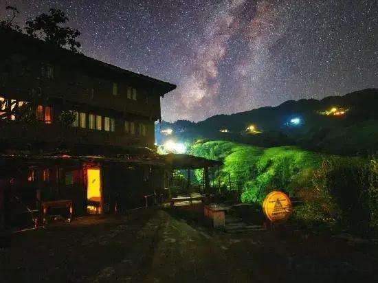Dragon's Den Hostel