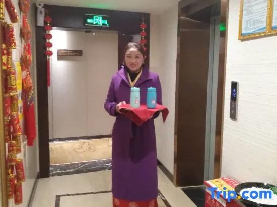 Kangding Love Song Plaza Yoyo City Gesang Flower Hotel