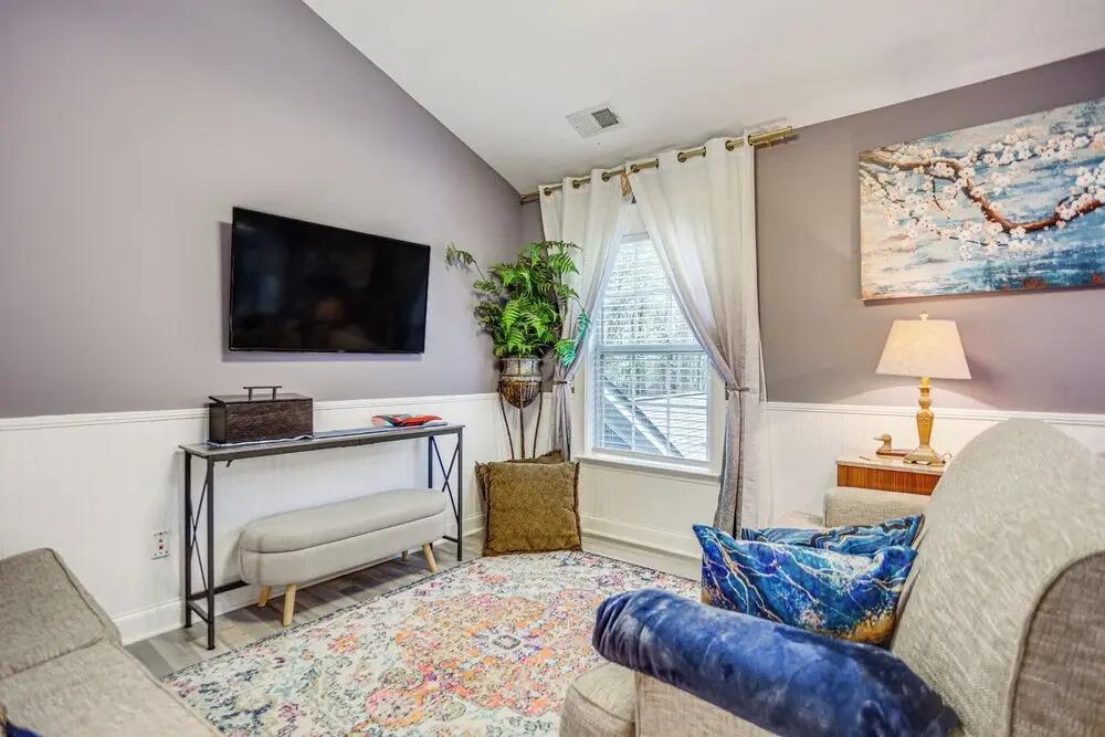 Waleska Loft: Stocked Kitchen + Breakfast Included