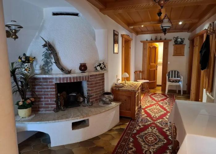 Large 4-room Apartment With Mountain View