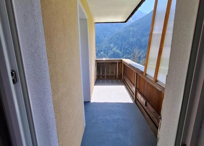 Large 4-room Apartment With Mountain View