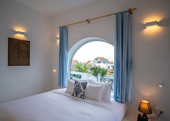 Happiness Hotel