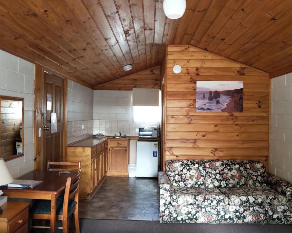 Twelve Apostles Motel & Country Retreat