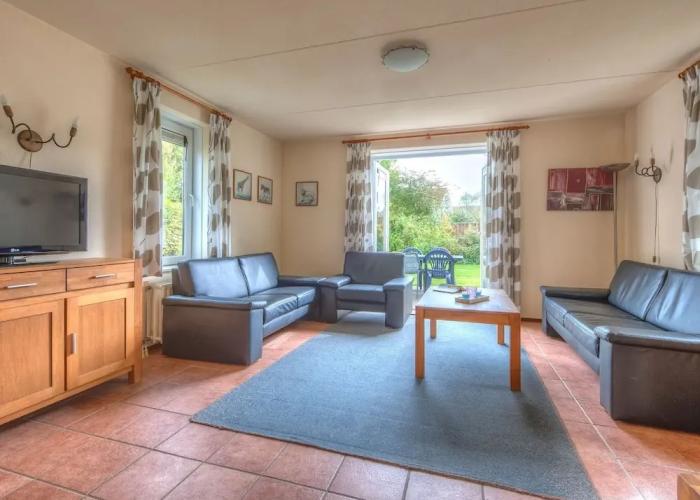 Well Furnished Villa With Garden Near the Beach