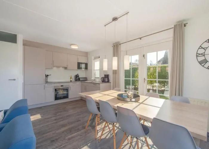 Restyled Villa With Dishwasher, Near the Beach