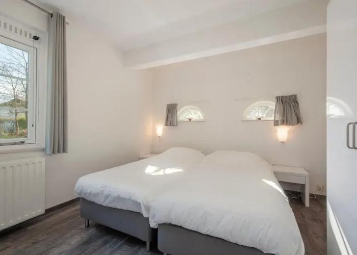 Restyled Villa With Dishwasher, Near the Beach