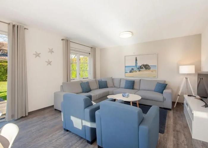 Restyled Villa With Dishwasher, Near the Beach