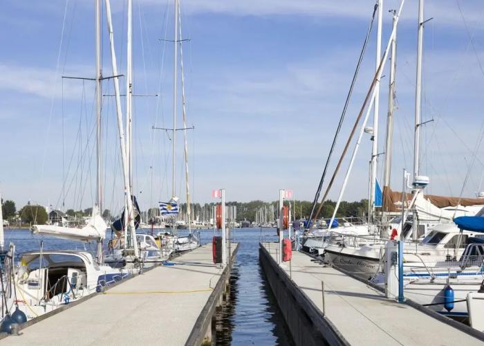 Modern Villa With 3 Bathrooms, Located Close to Lake Veere