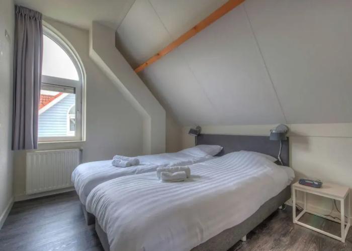 Comfortable Villa With Combi-microwave, Near the Beach