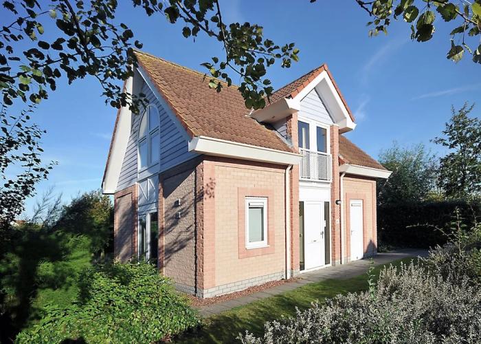 Comfortable Villa With Combi-microwave, Near the Beach