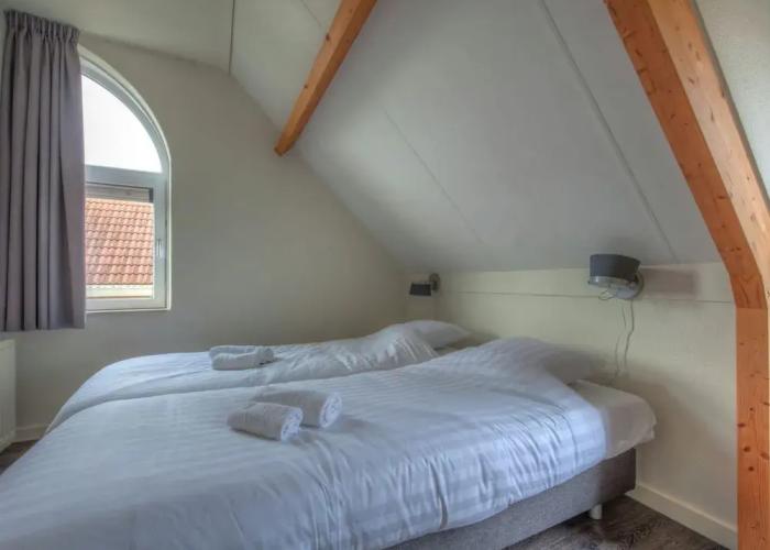Comfortable Villa With Combi-microwave, Near the Beach