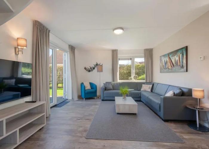 Comfortable Villa With Combi-microwave, Near the Beach