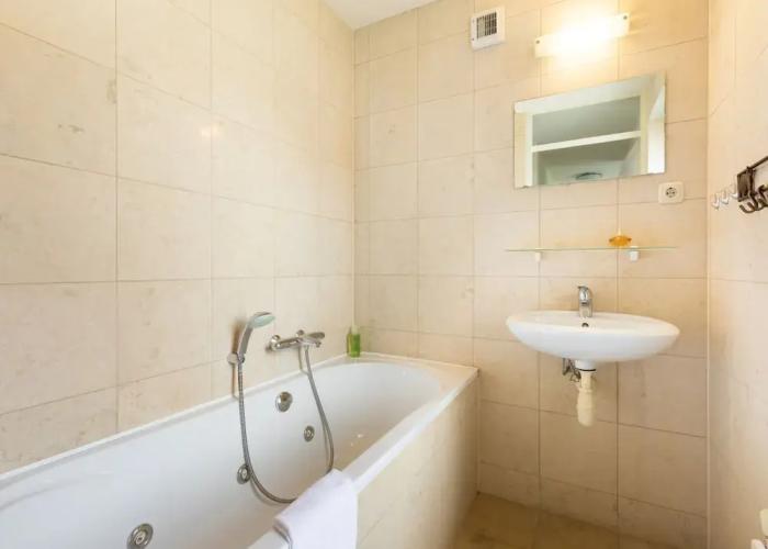 Detached Villa With Dishwasher Near the Sea