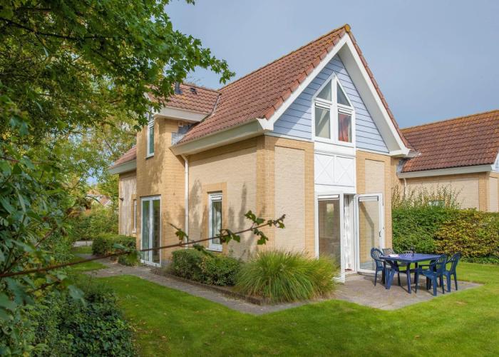 Restyled Villa With Dishwasher, Near the Beach