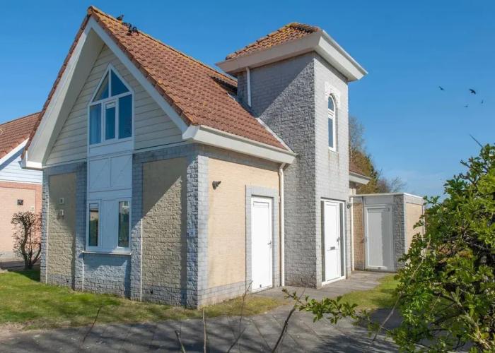 Restyled Villa With Dishwasher, Near the Beach