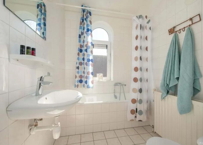 Restyled Villa With Dishwasher, Near the Beach