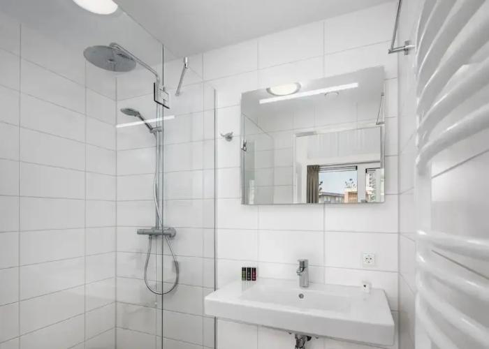 Detached Luxurious Lodge With Washingmachine, Near the Beach