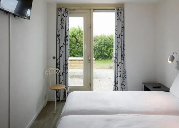 Holiday Home With Microwave, in a Holiday Park, Beach Within Walking Distance